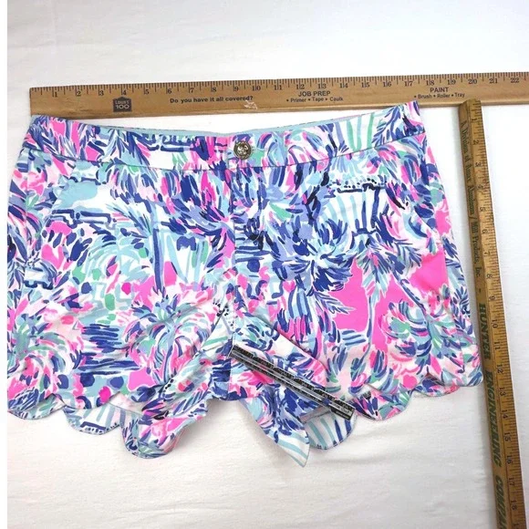 Lilly Pulitzer Scalloped Hem Shorts Tropical Print Size 10 NWOT Resort